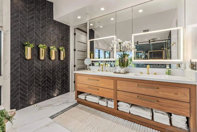 3301 Lincoln, Carlsbad, CA 92008