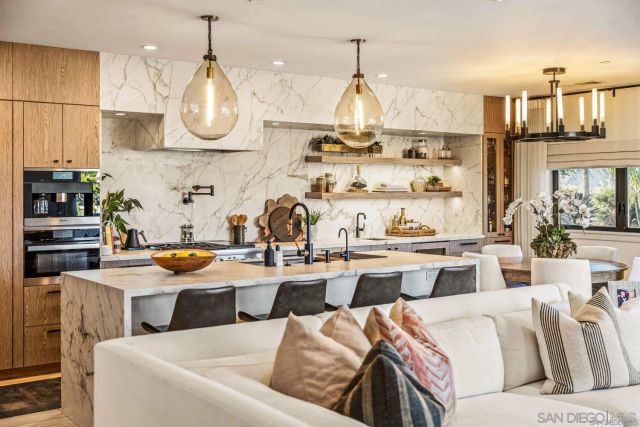 3301 Lincoln, Carlsbad, CA 92008