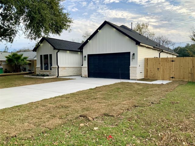 1703 Colby Drive, Baytown, TX 77520