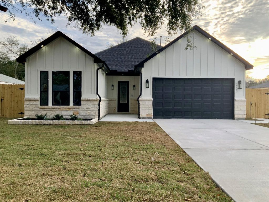 1703 Colby Drive, Baytown, TX 77520