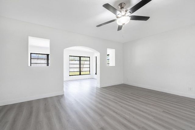 1040 Long Island Avenue, Fort Lauderdale, FL 33312