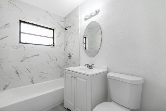 1040 Long Island Avenue, Fort Lauderdale, FL 33312