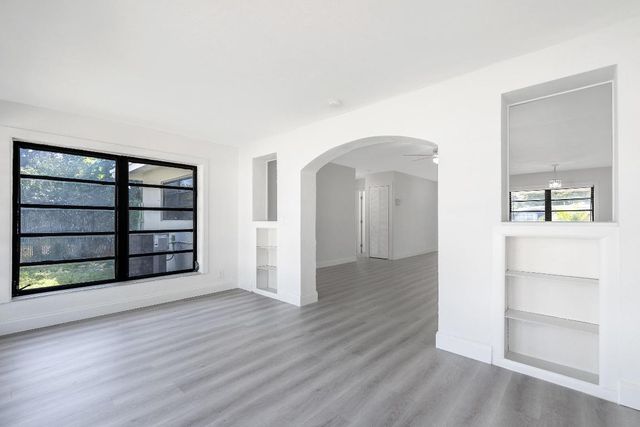 1040 Long Island Avenue, Fort Lauderdale, FL 33312