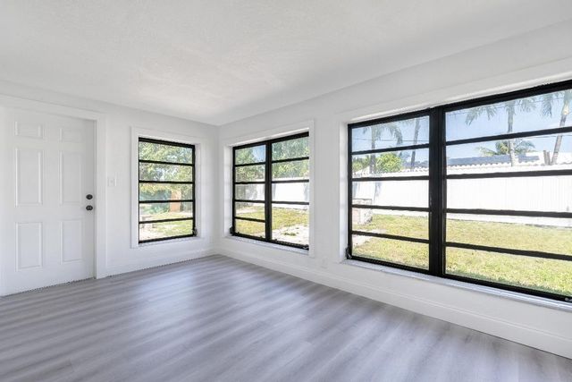 1040 Long Island Avenue, Fort Lauderdale, FL 33312