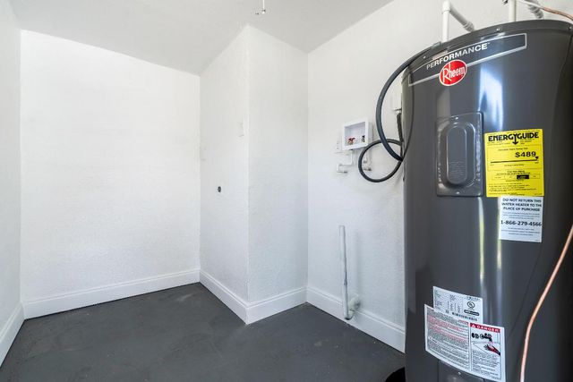 1040 Long Island Avenue, Fort Lauderdale, FL 33312