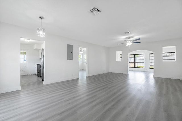 1040 Long Island Avenue, Fort Lauderdale, FL 33312