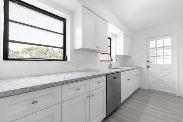 1040 Long Island Avenue, Fort Lauderdale, FL 33312