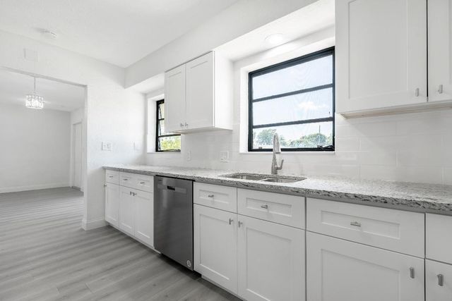 1040 Long Island Avenue, Fort Lauderdale, FL 33312