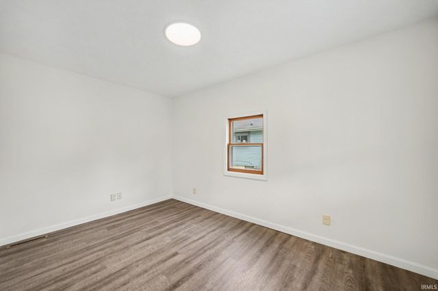 1221 S 32nd Street, South Bend, IN 46615