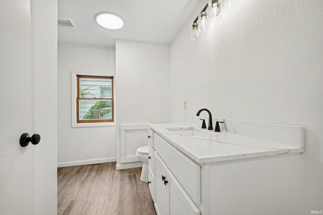 1221 S 32nd Street, South Bend, IN 46615