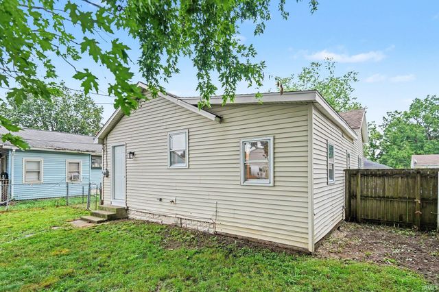 1221 S 32nd Street, South Bend, IN 46615