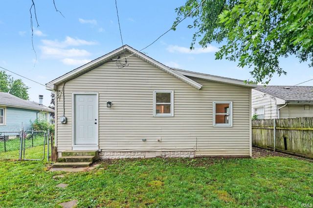 1221 S 32nd Street, South Bend, IN 46615