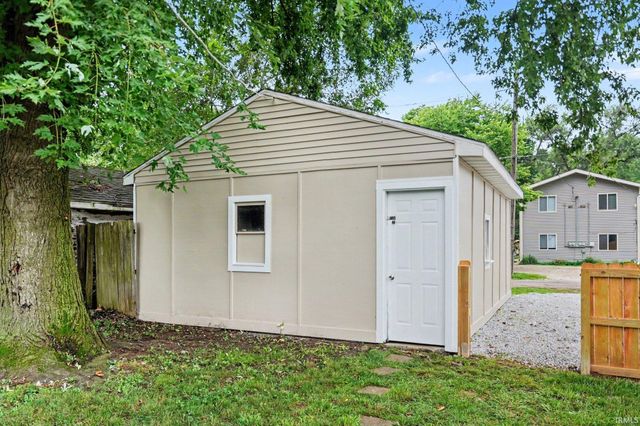 1221 S 32nd Street, South Bend, IN 46615
