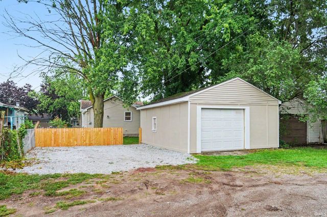1221 S 32nd Street, South Bend, IN 46615