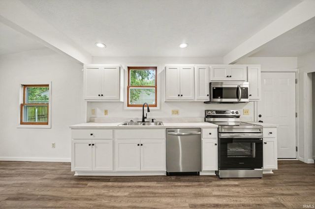 1221 S 32nd Street, South Bend, IN 46615