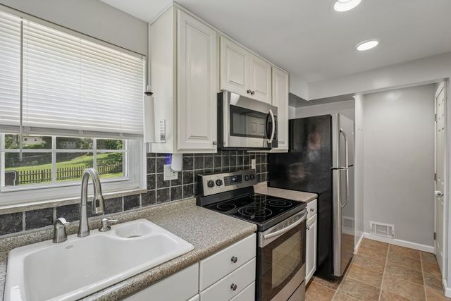 4211 McKee DRIVE, Whitehall, PA 15236