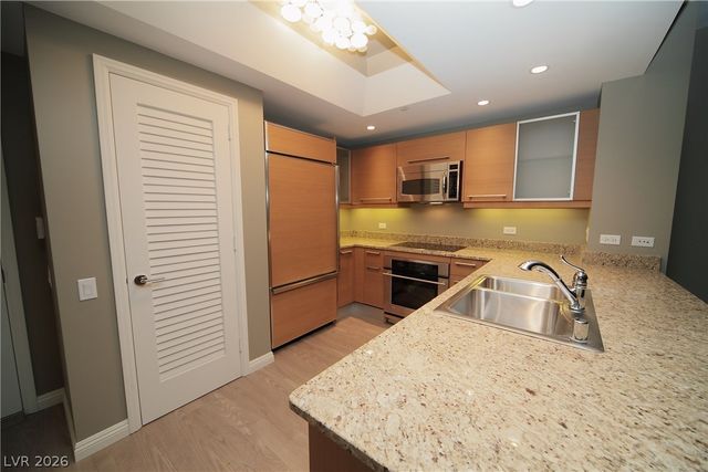 322 Karen Avenue 1803, Las Vegas, NV 89109