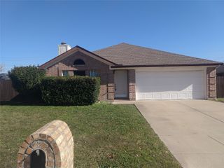 6401 Brookglen Drive, Arlington, TX 76018