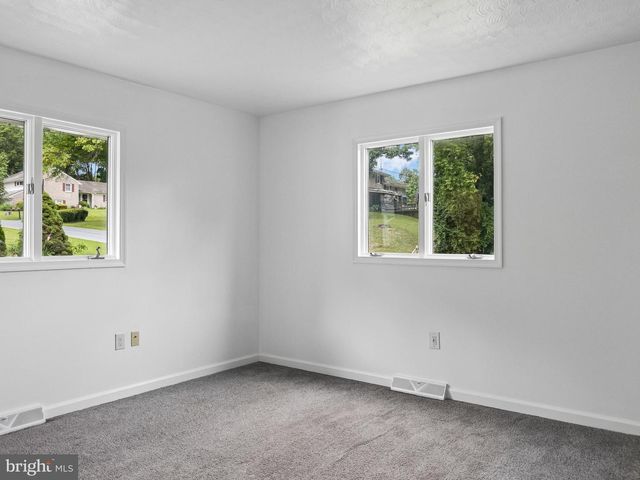 2210 BERKSHIRE RD, Lancaster, PA 17603