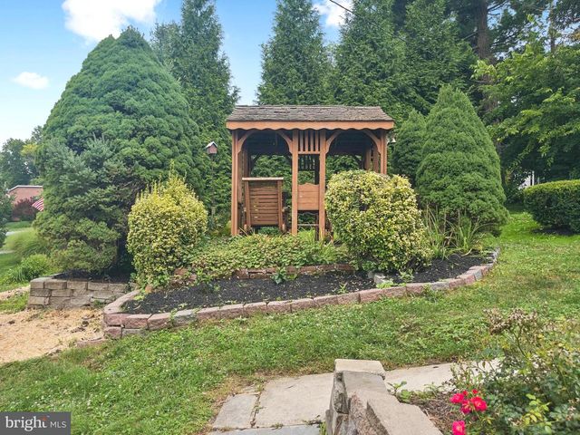 2210 BERKSHIRE RD, Lancaster, PA 17603