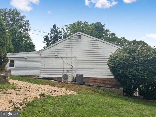 2210 BERKSHIRE RD, Lancaster, PA 17603