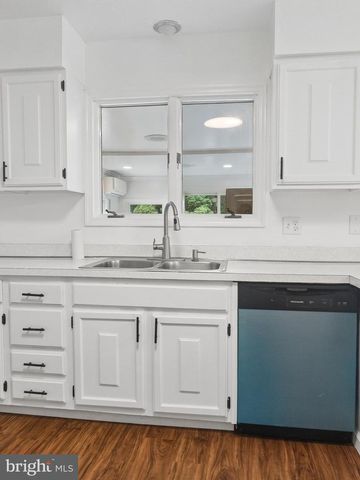 2210 BERKSHIRE RD, Lancaster, PA 17603