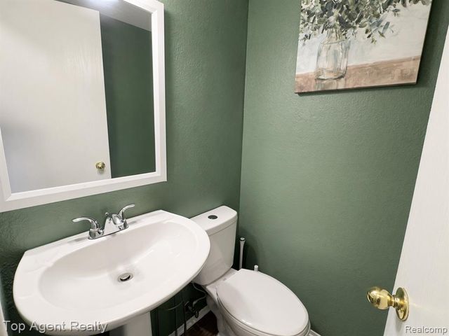 24769 Primrose Lane, Southfield, MI 48033