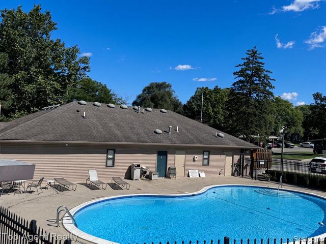 24769 Primrose Lane, Southfield, MI 48033
