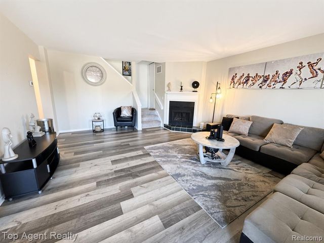 24769 Primrose Lane, Southfield, MI 48033