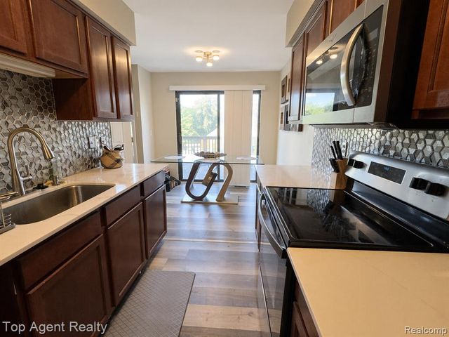 24769 Primrose Lane, Southfield, MI 48033