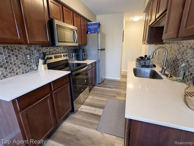 24769 Primrose Lane, Southfield, MI 48033