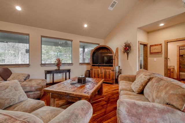 7152 Taylorsville RD, Dale, TX 78616