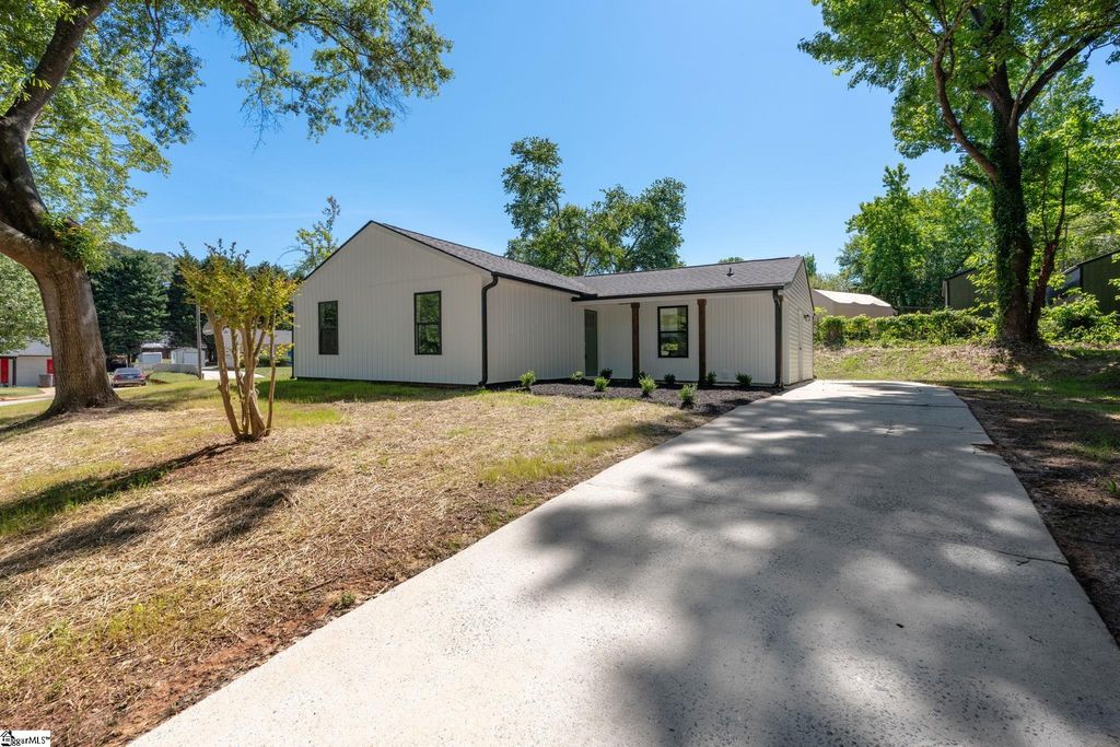 2 Cadbury Lane, Piedmont, SC 29673
