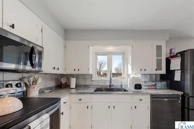 235 S Cedar Street, Belle Plaine, MN 56011