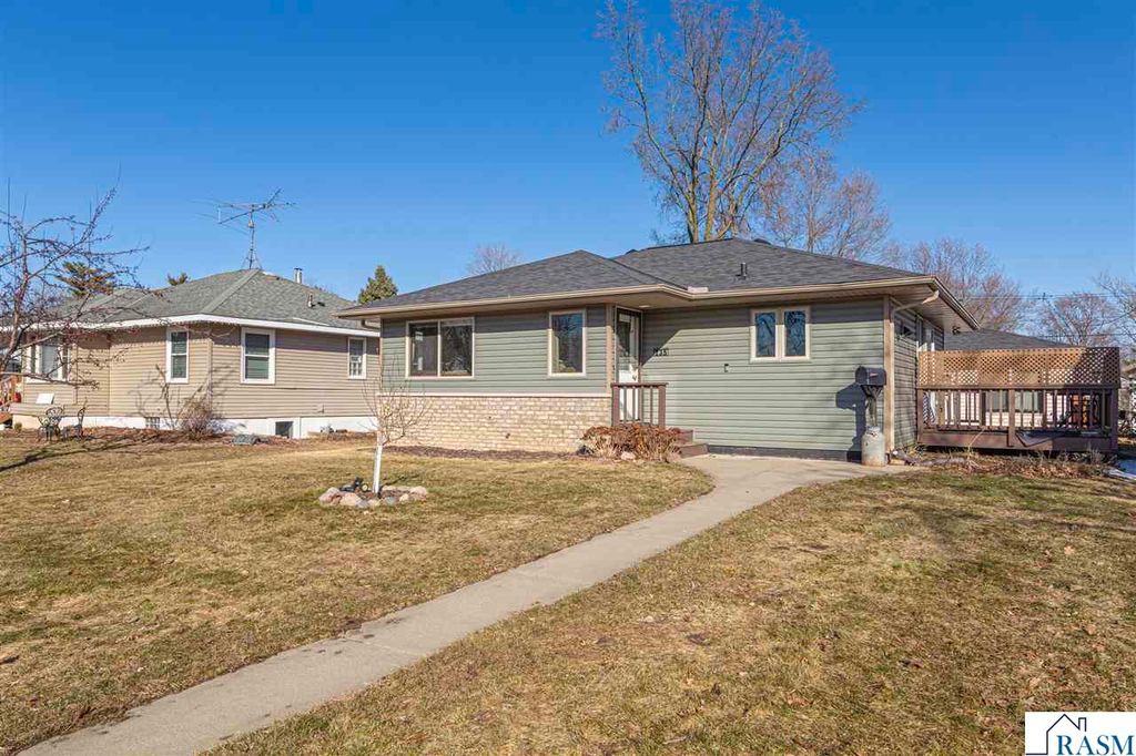 235 S Cedar Street, Belle Plaine, MN 56011