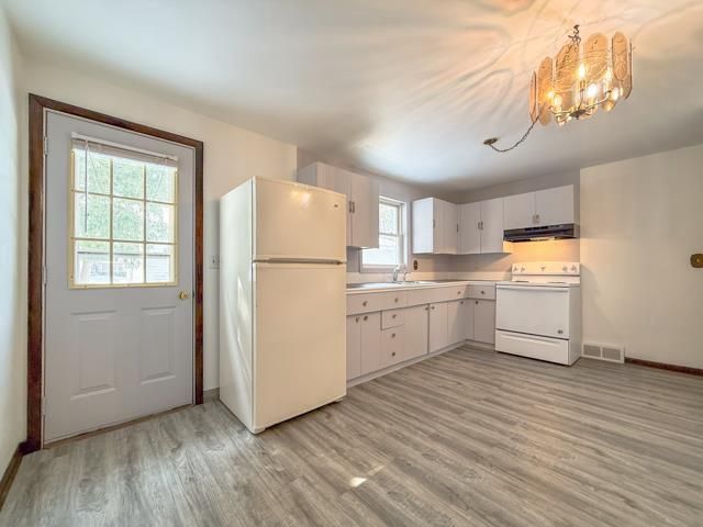 2220 DEER TRAIL, Green Bay, WI 54302