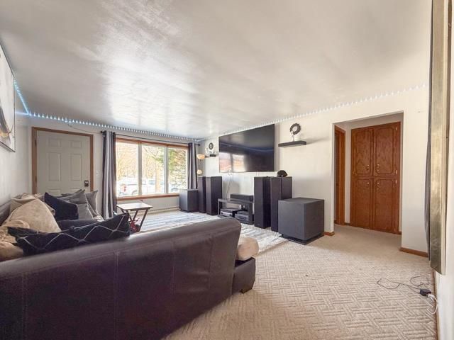 2220 DEER TRAIL, Green Bay, WI 54302