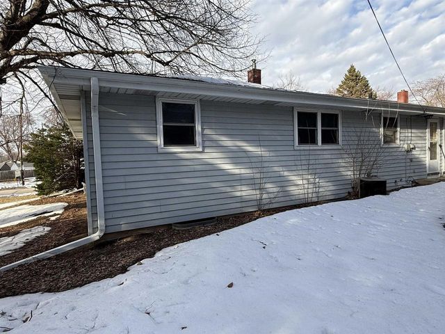 2220 DEER TRAIL, Green Bay, WI 54302