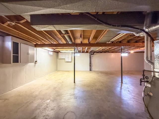 2220 DEER TRAIL, Green Bay, WI 54302