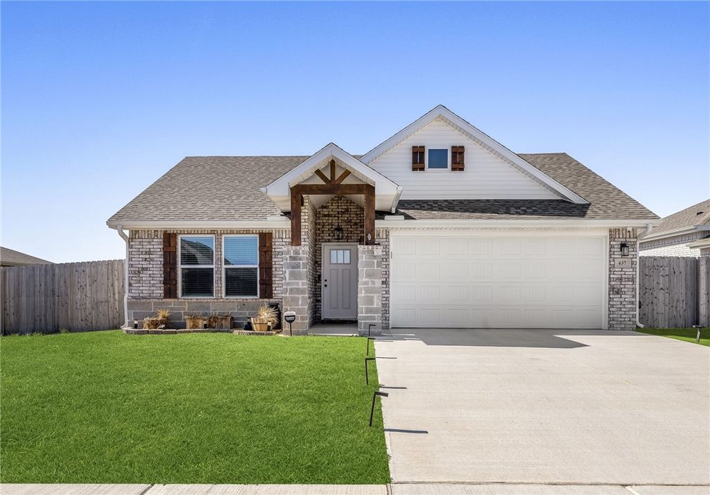 637 Lewis Street, Pea Ridge, AR 72751