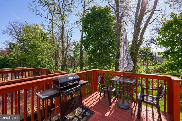 57 HORSESHOE DR, Douglassville, PA 19518