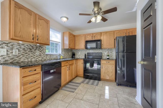 57 HORSESHOE DR, Douglassville, PA 19518