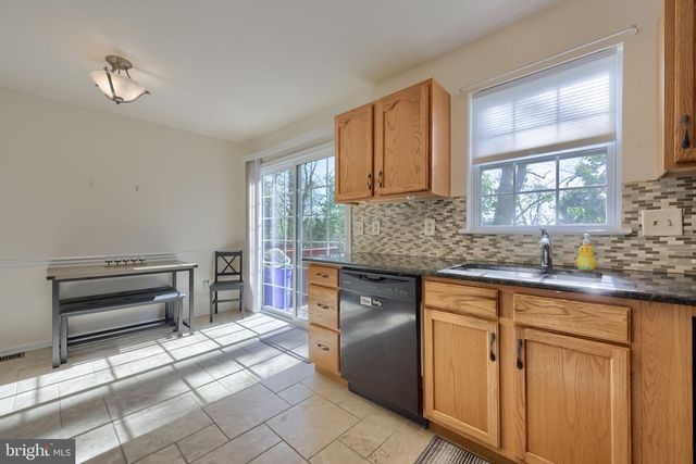 57 HORSESHOE DR, Douglassville, PA 19518