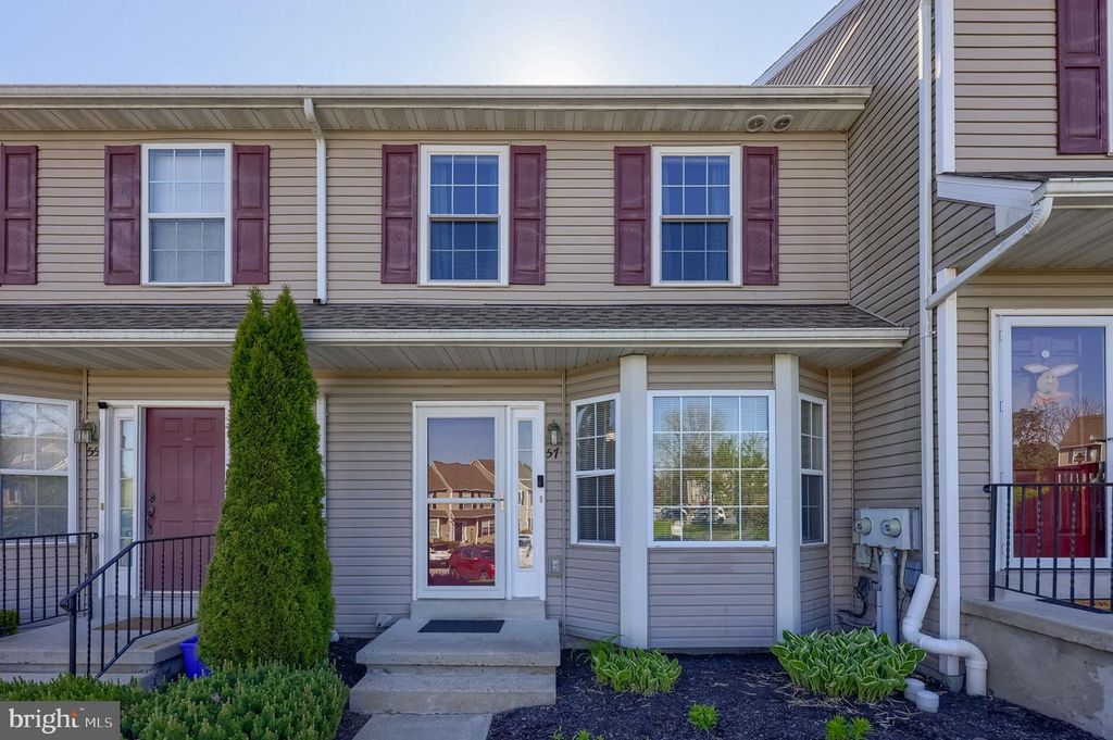 57 HORSESHOE DR, Douglassville, PA 19518