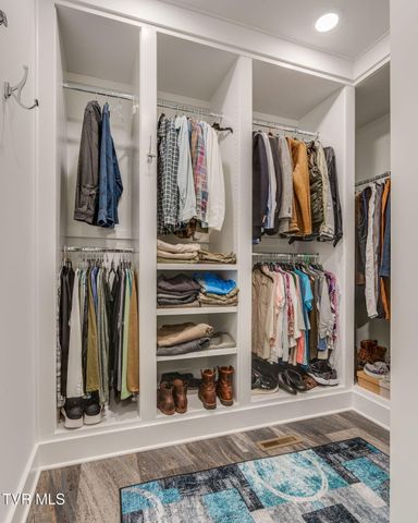 379 Hideaway Farm Road, Piney Flats, TN 37686