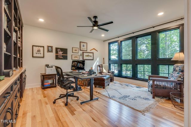 379 Hideaway Farm Road, Piney Flats, TN 37686