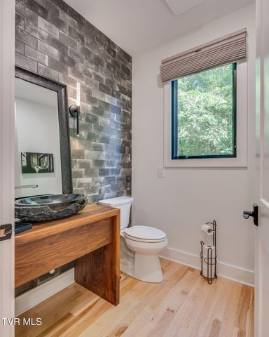 379 Hideaway Farm Road, Piney Flats, TN 37686