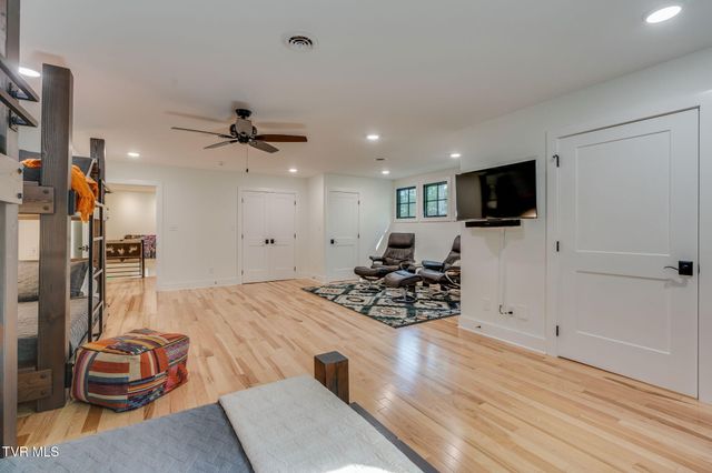 379 Hideaway Farm Road, Piney Flats, TN 37686