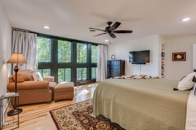 379 Hideaway Farm Road, Piney Flats, TN 37686