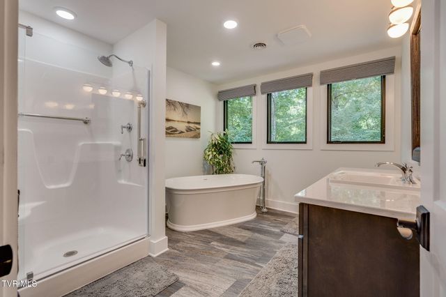 379 Hideaway Farm Road, Piney Flats, TN 37686